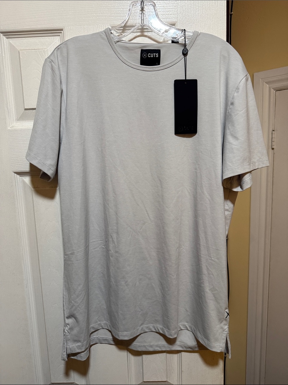 Men’s Cuts Clothing Ice Split Hem Shirt- Large